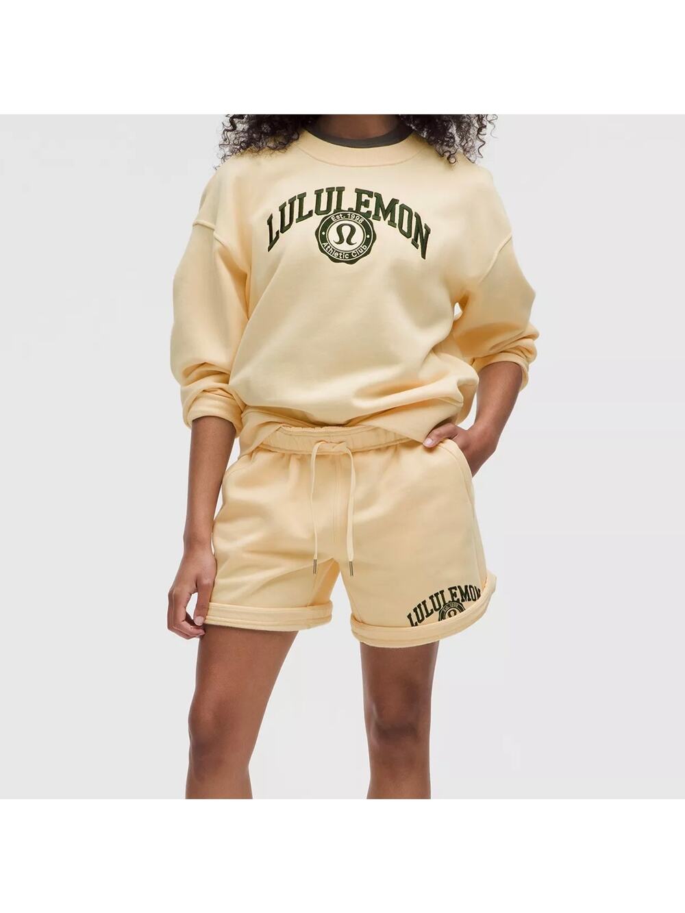 NWT Lululemon Scuba Oversized Mid-Rise Shorts 7" Graphic in Butter Cream Size S